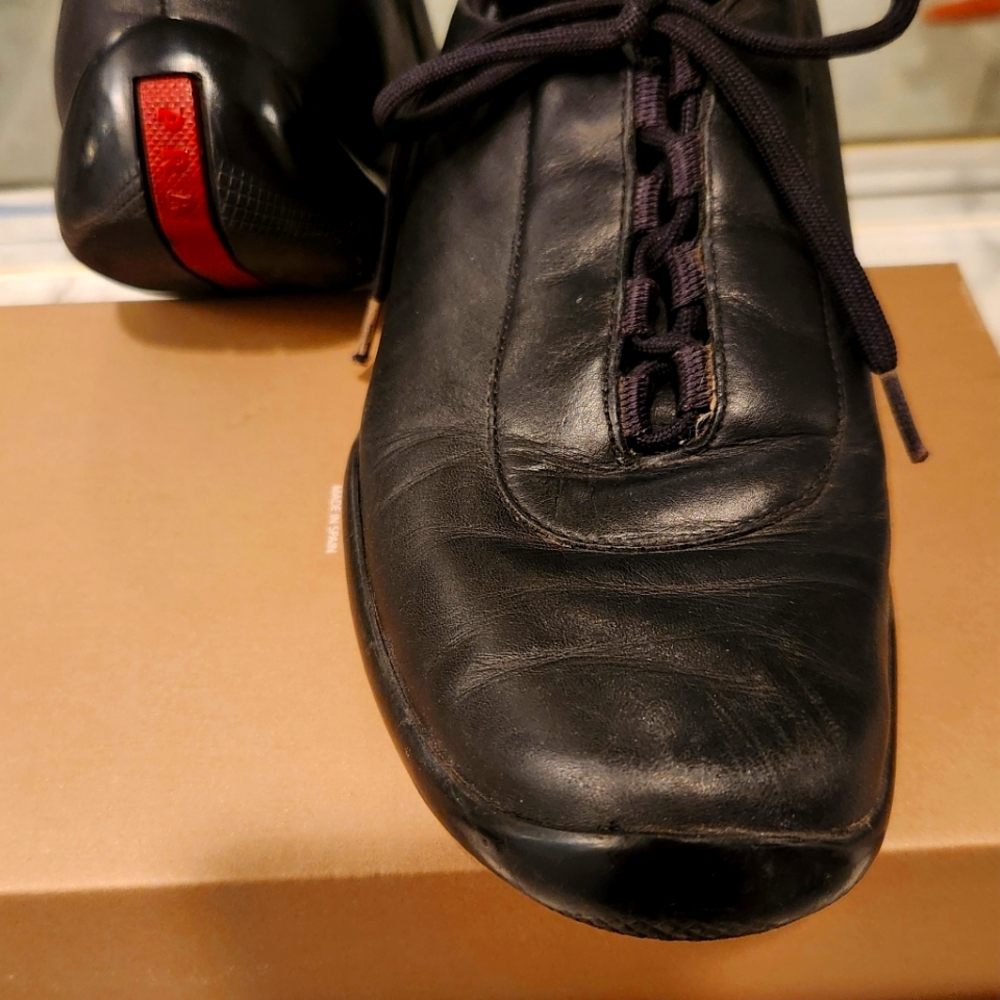 Leather sneakers,   black  size 6.5